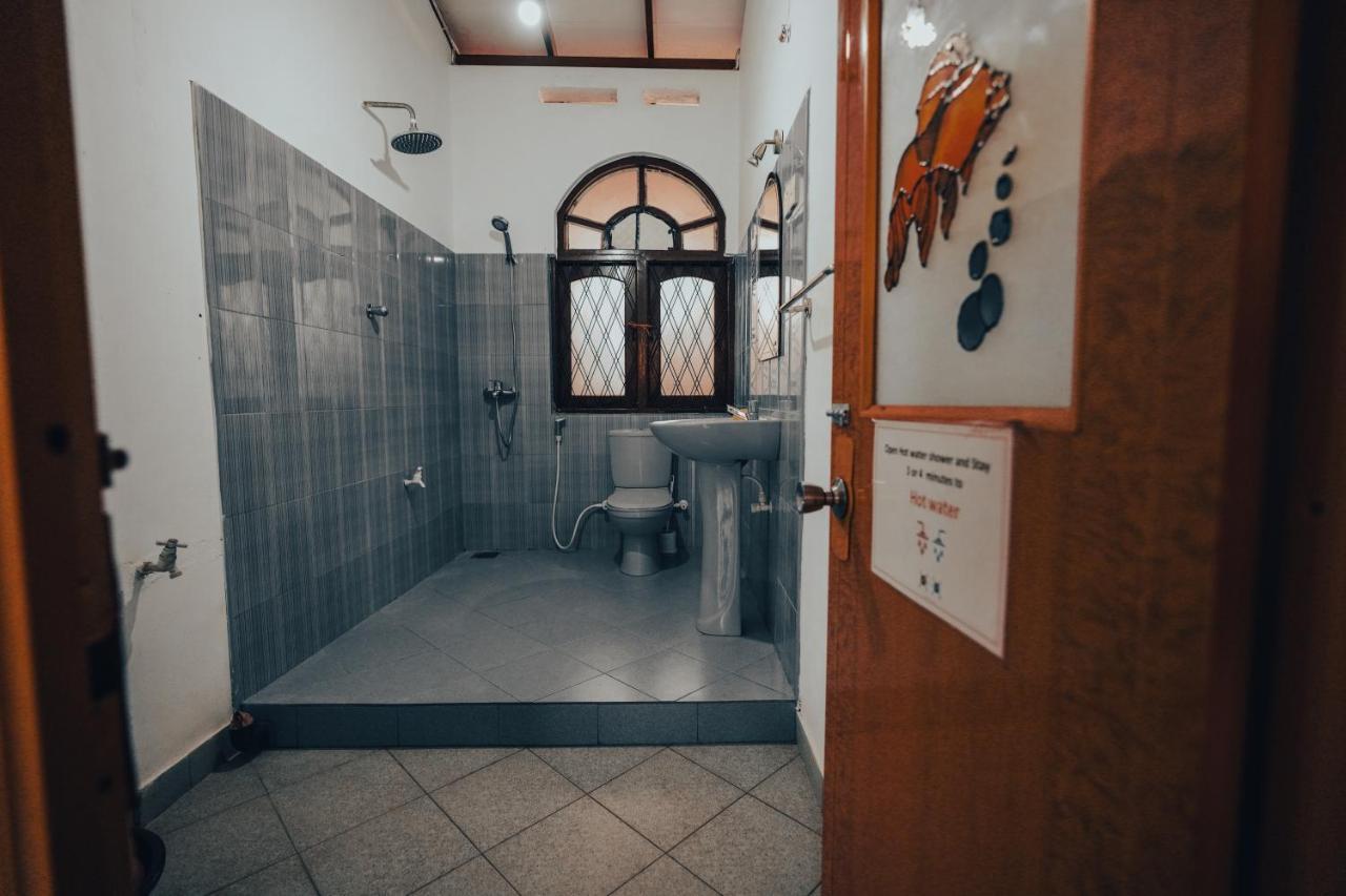 Lilly Palace Villa Guest House Негомбо Экстерьер фото