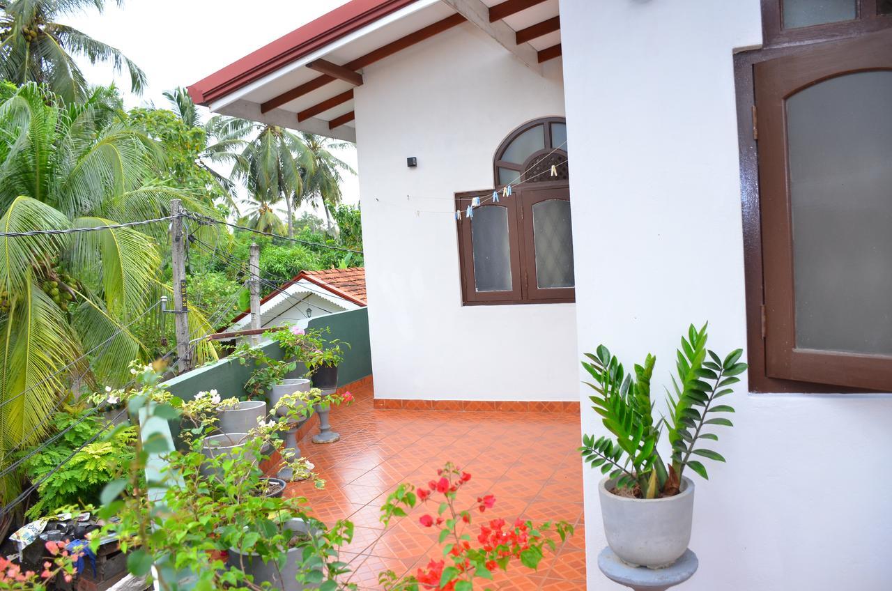 Lilly Palace Villa Guest House Негомбо Экстерьер фото