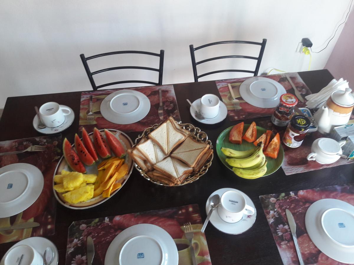 Lilly Palace Villa Guest House Негомбо Экстерьер фото